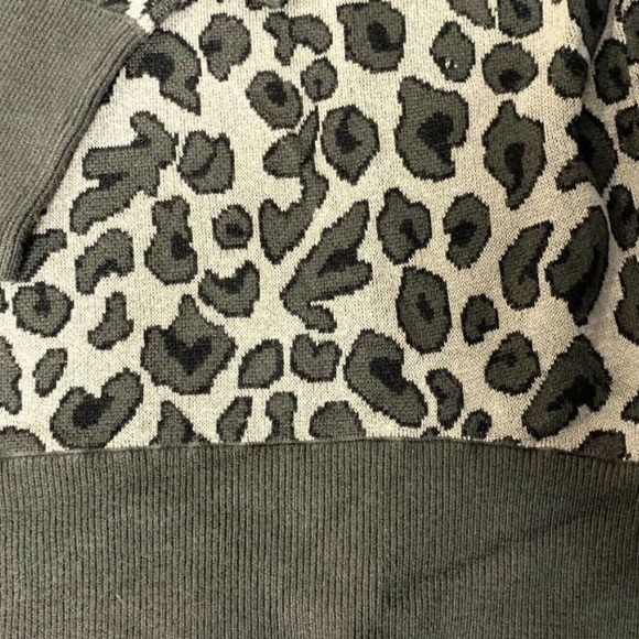 Issac Mizrahi New York Leopard Lounge Sweater - Picture 6 of 9